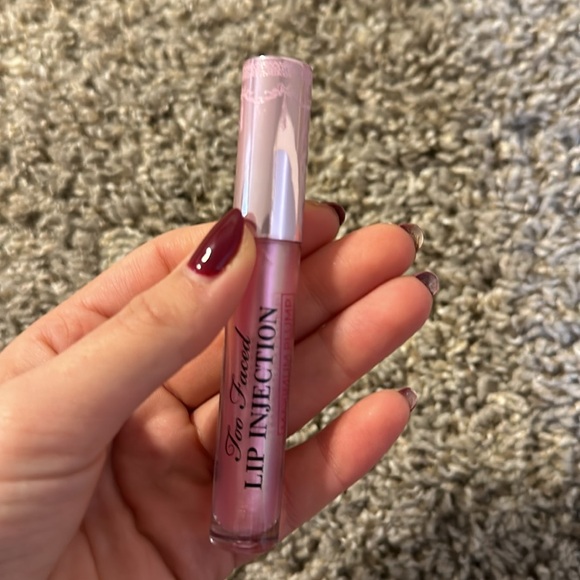 Too Faced
Lip Injection Maximum Plump Extra-Strength Lip Plumping Gloss - Picture 1 of 1